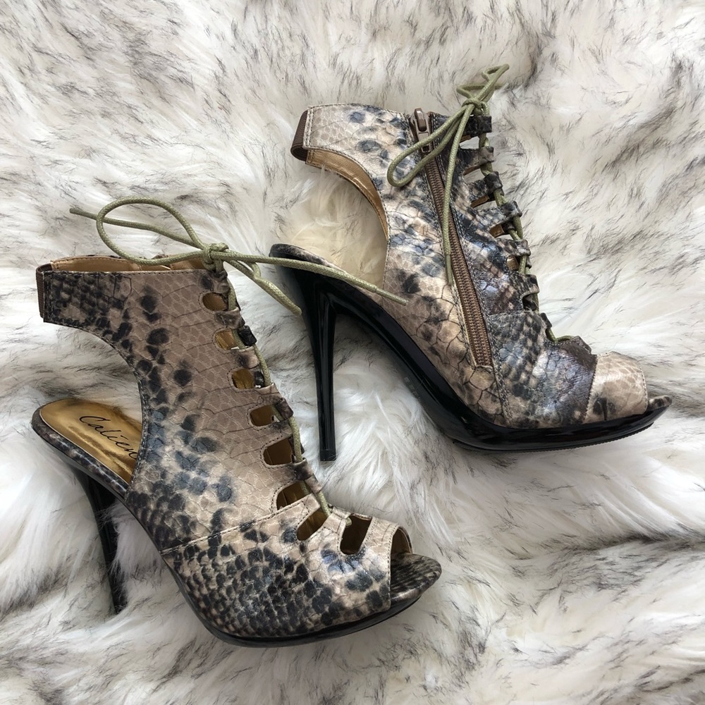 New! Caliente Poppy Brown Snake Heels